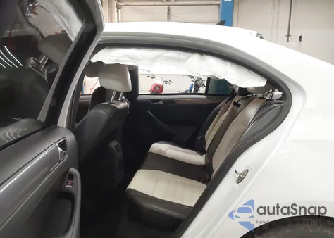 2016 Volkswagen Jetta 1.8T Sport из США, поврежденный, VIN 3VWD17AJ8GM412833